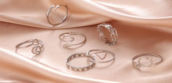 bague ouverte en forme de branche d'olivier en acier… – Chant… – Image 9